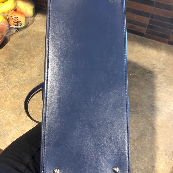 Large Guess purse - Picture 6 of 6